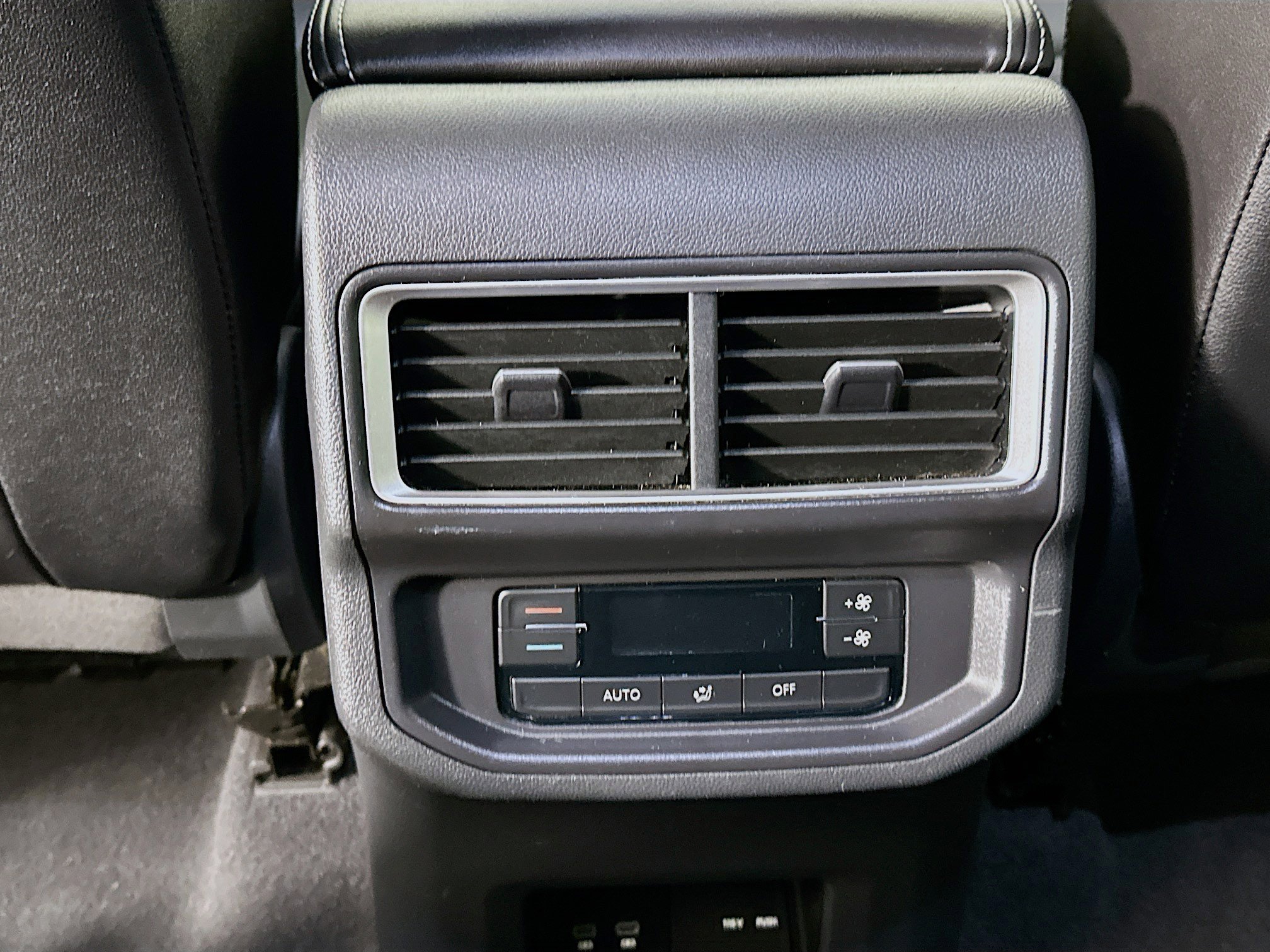 Used 2025 Volkswagen Atlas SE image 26