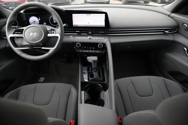 New 2024 Hyundai Elantra SEL w/ Convenience Package image 31