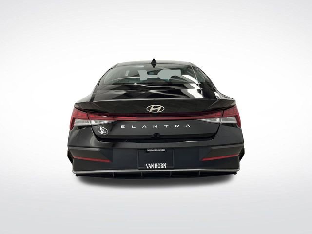 Used 2024 Hyundai Elantra SEL w/ Convenience Package image 15