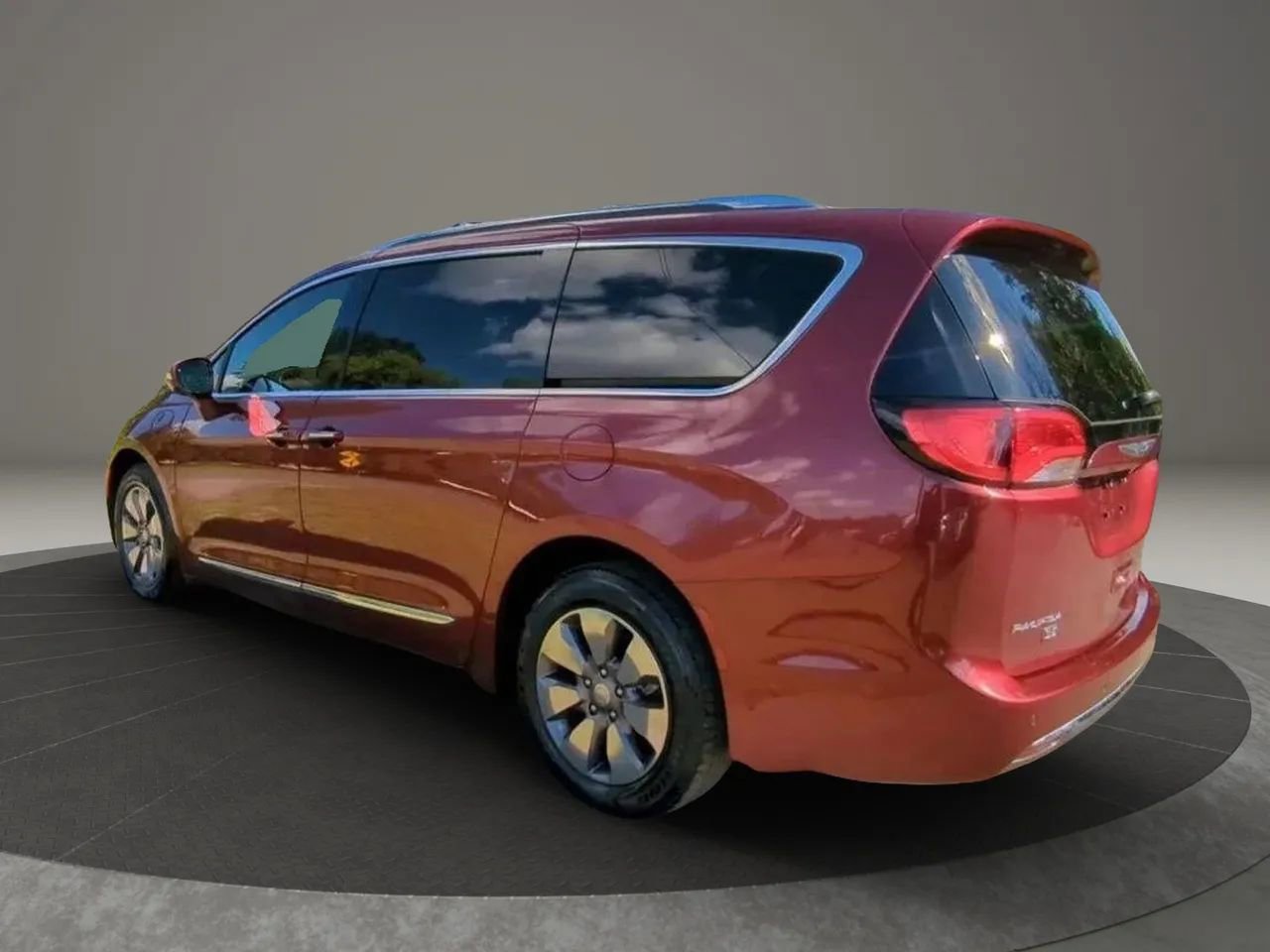 Used 2020 Chrysler Pacifica Limited FWD image 3