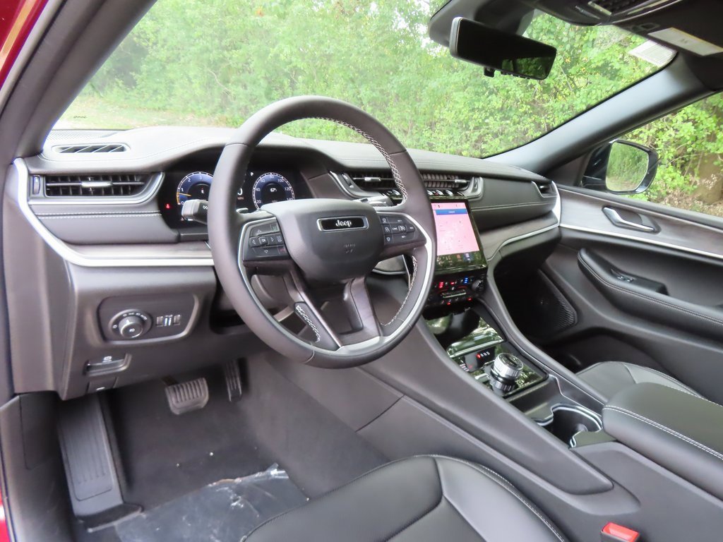 New 2025 Jeep Grand Cherokee Limited w/ Luxury Tech Group II image 20