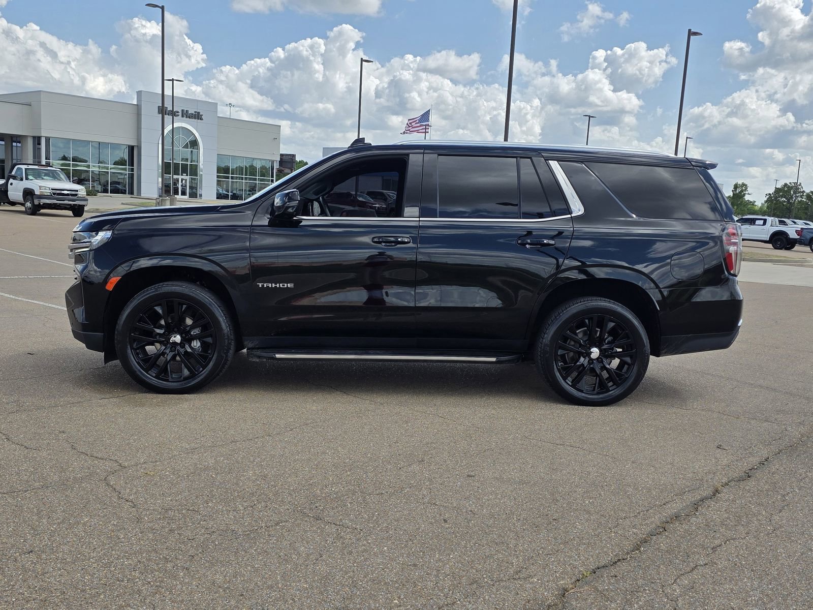 Used 2023 Chevrolet Tahoe LT w/ Luxury Package image 4
