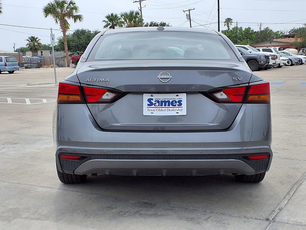 Used 2024 Nissan Altima 2.5 SV FWD image 7