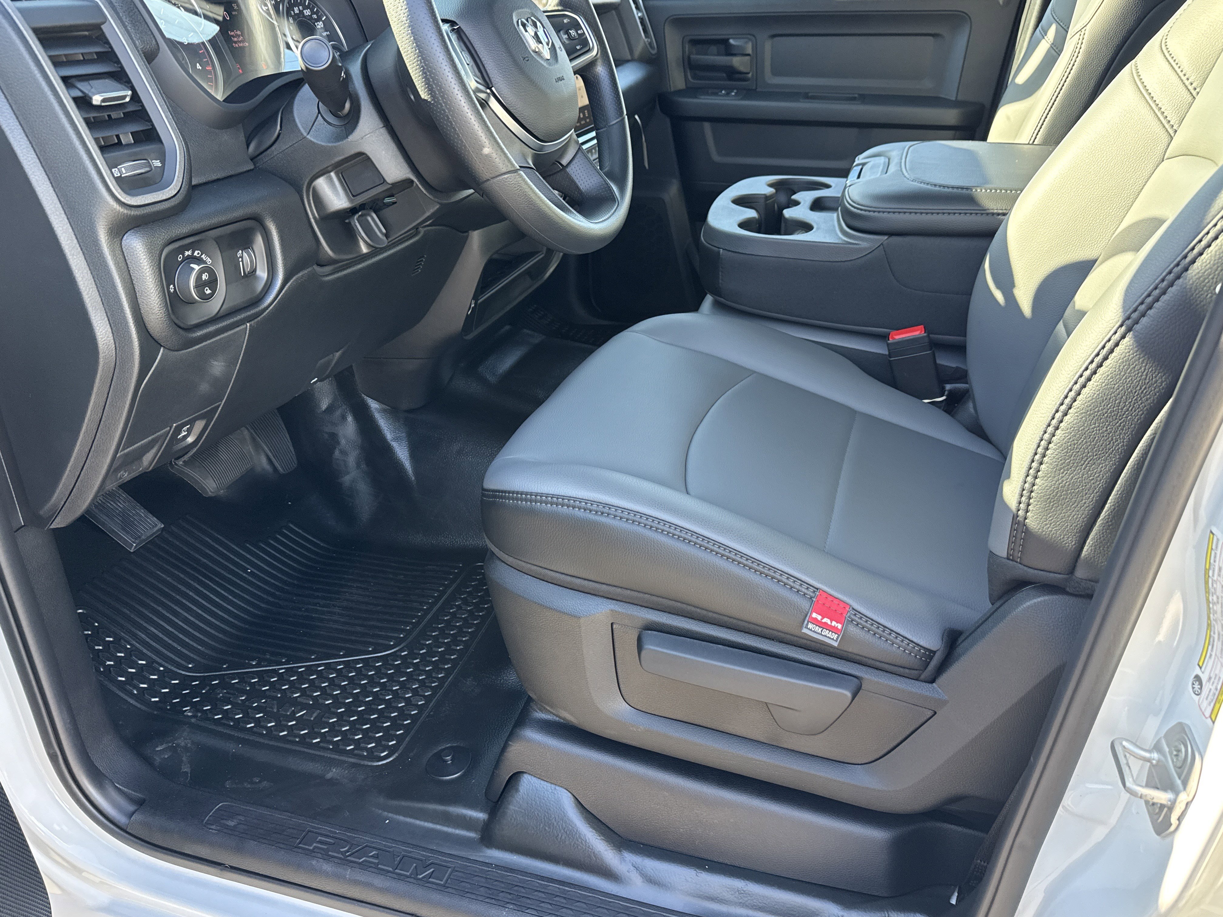 New 2026 RAM 3500 Tradesman AWD/4WD image 16