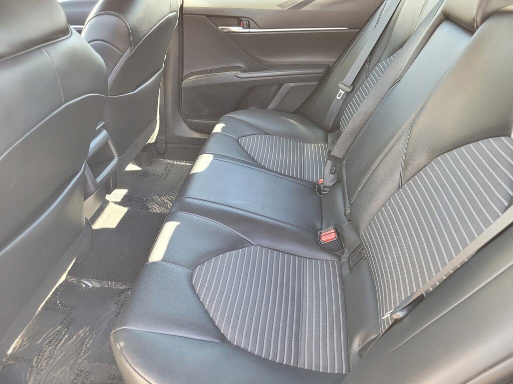 Used 2023 Toyota Camry SE image 10