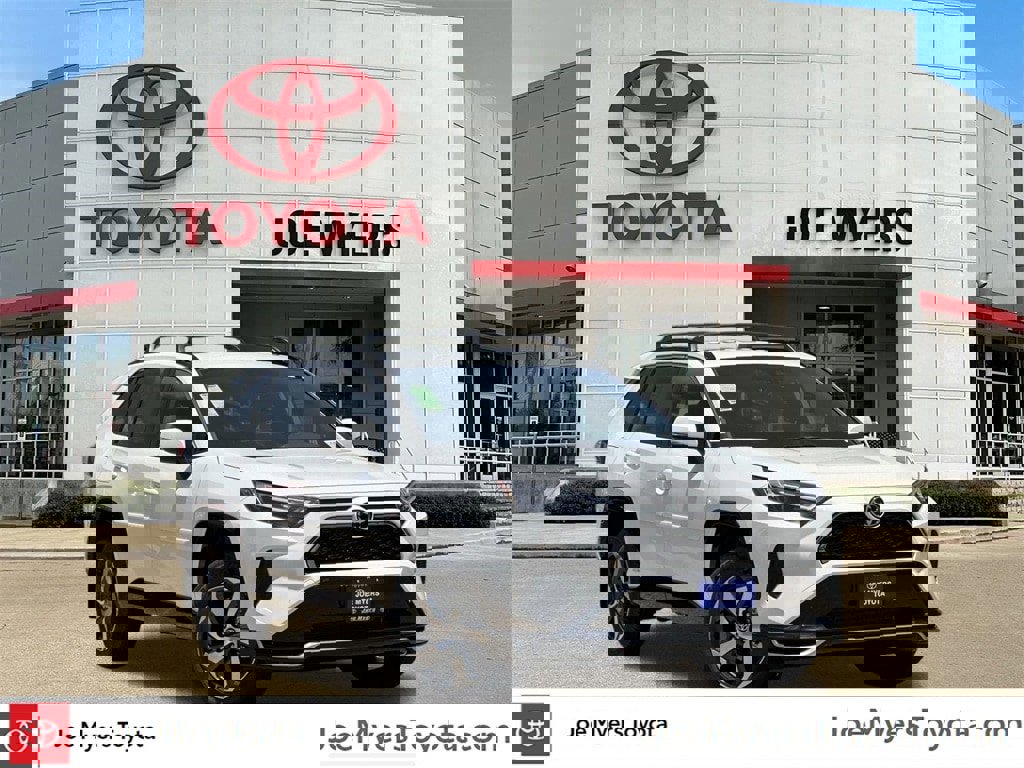 New 2025 Toyota RAV4 SE