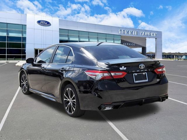 Used 2018 Toyota Camry SE w/ Convenience Package image 2