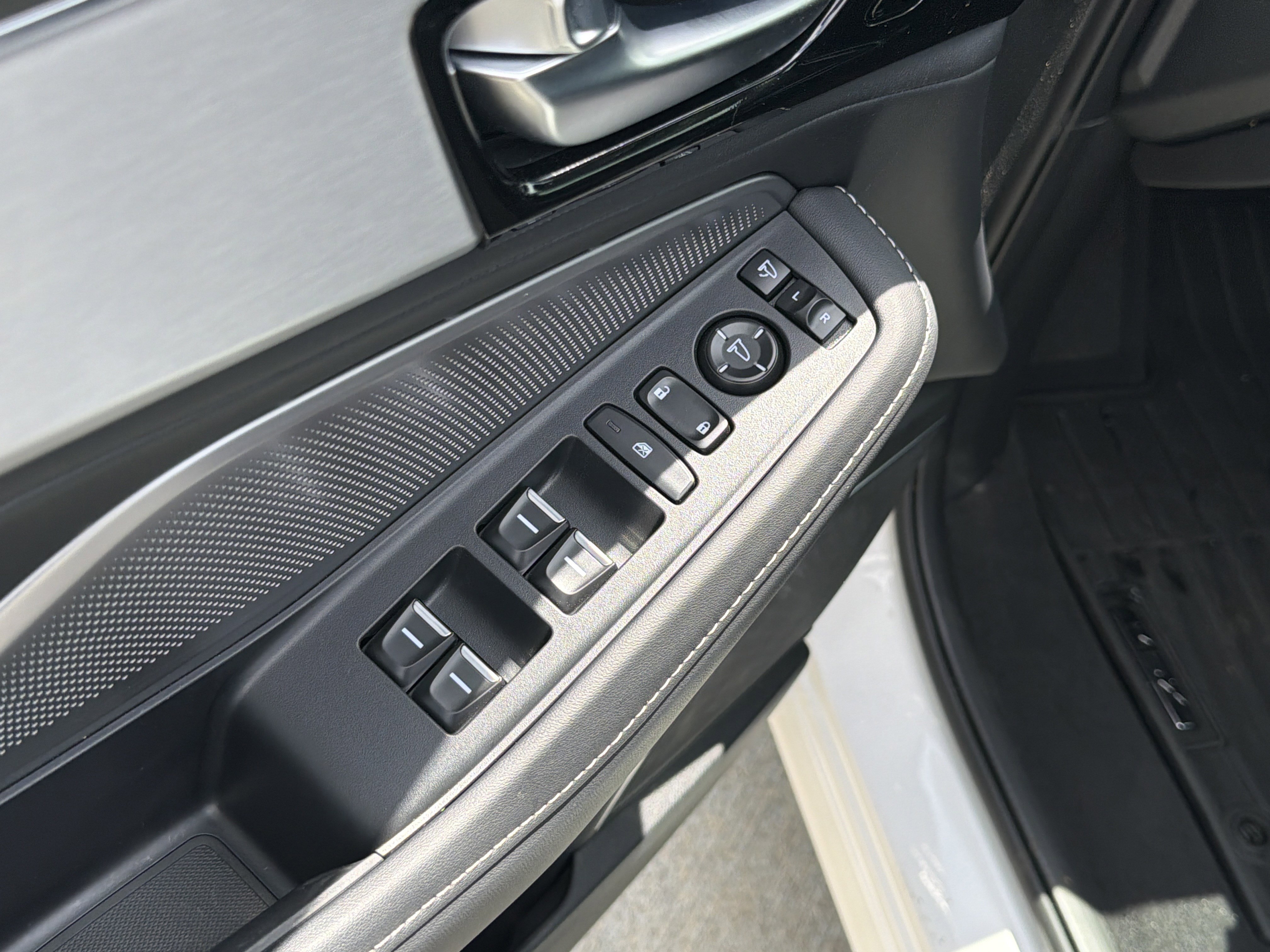 Certified 2026 Acura MDX FWD w/ Technology Package image 15