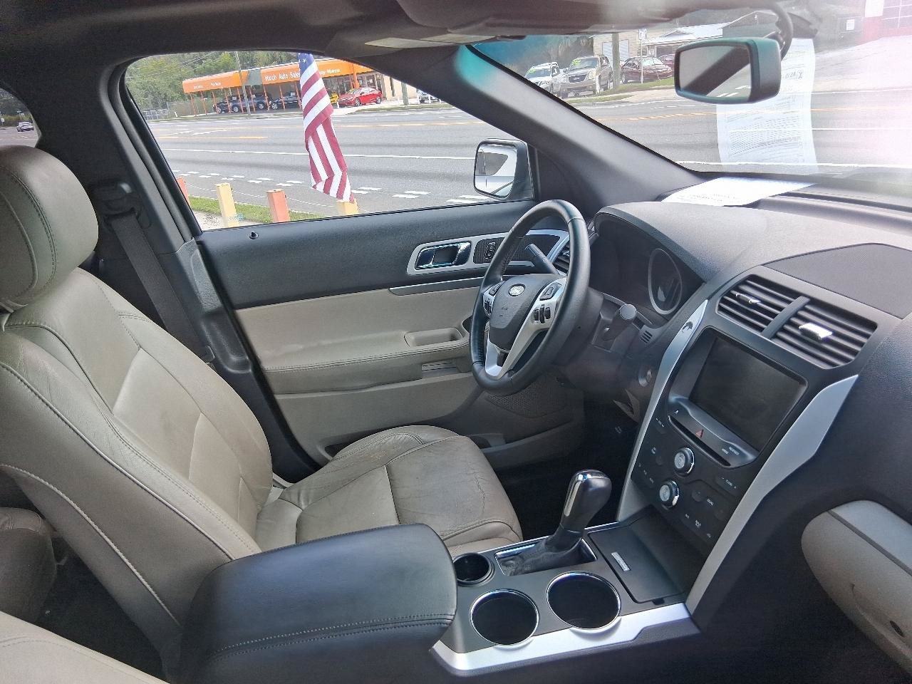Used 2014 Ford Explorer XLT w/ Equipment Group 202A FWD image 15
