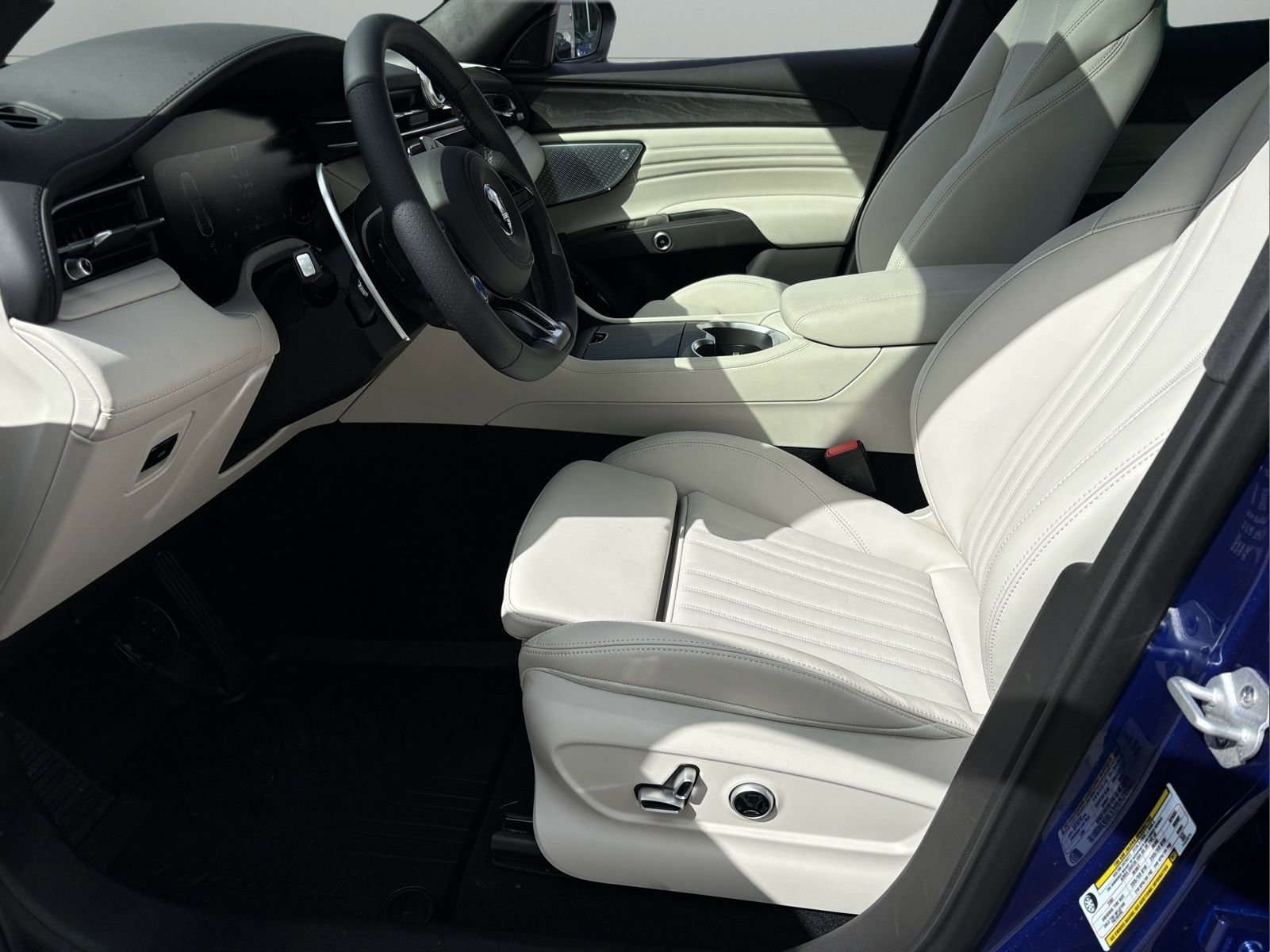 New 2024 Maserati Grecale GT image 12