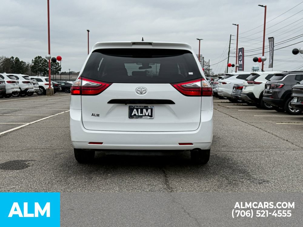 Used 2020 Toyota Sienna L image 5