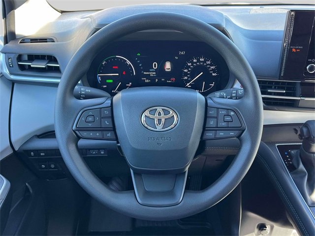 Used 2025 Toyota Sienna LE image 15