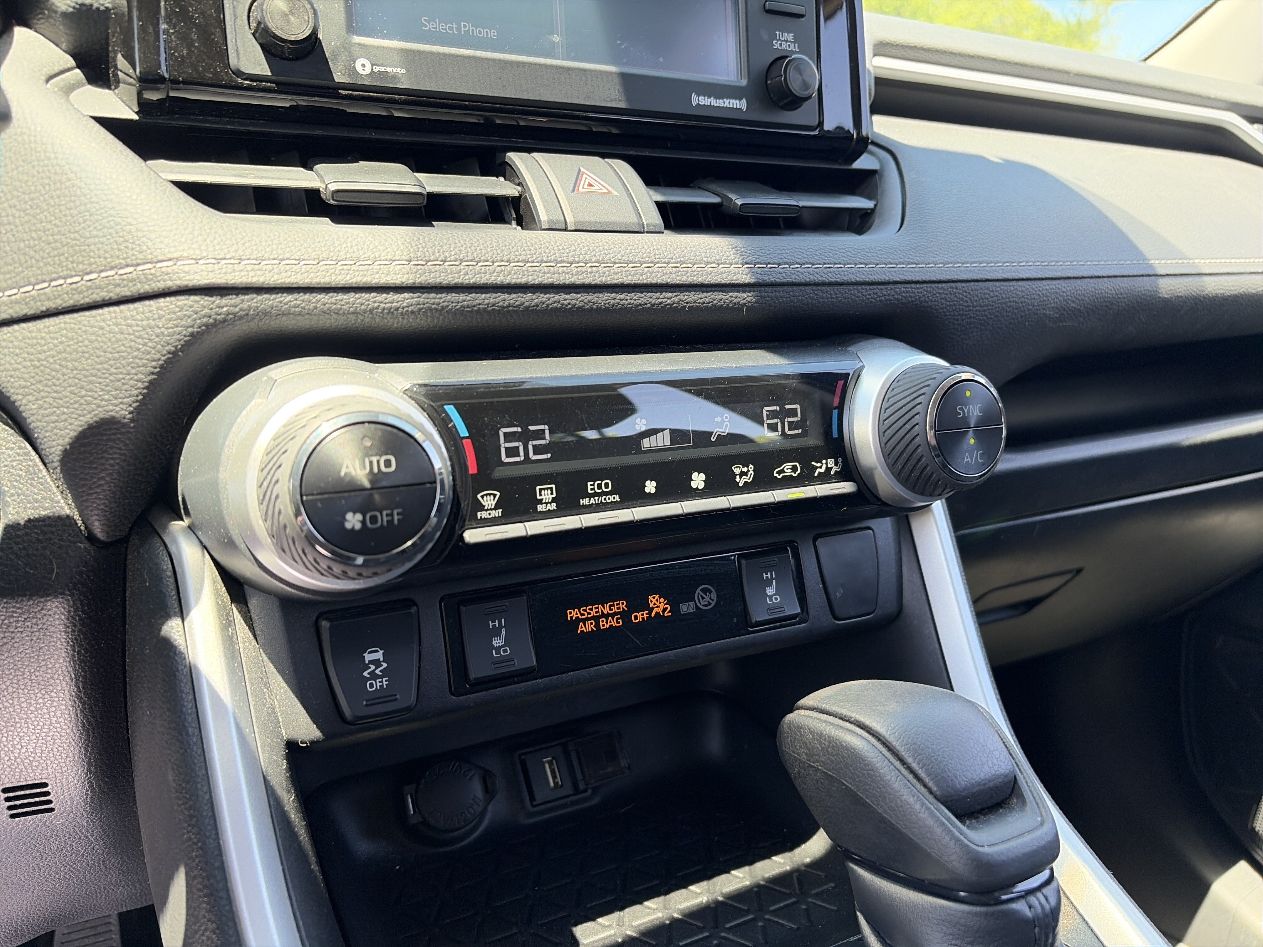 Used 2021 Toyota RAV4 XLE w/ XLE Grade Weather Package AWD/4WD image 36