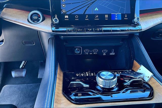 Used 2022 Jeep Grand Wagoneer Series III w/ Rear Seat Video Group 1 image 24