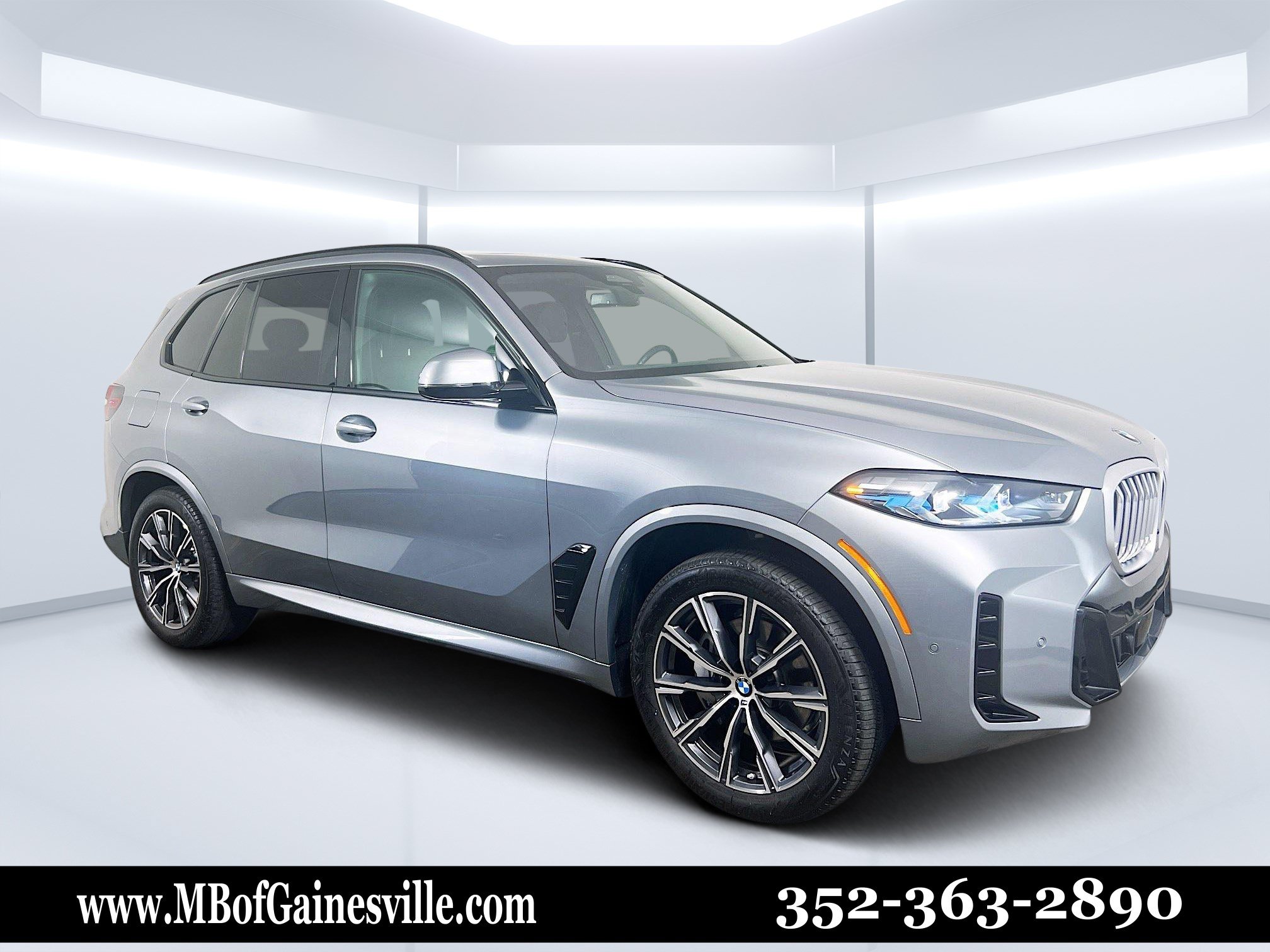 Used 2025 BMW X5 xDrive40i AWD/4WD image 1