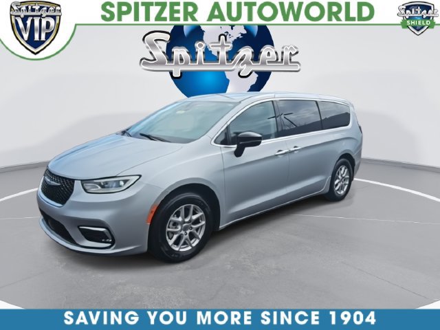 Used 2024 Chrysler Pacifica Touring-L FWD image 5
