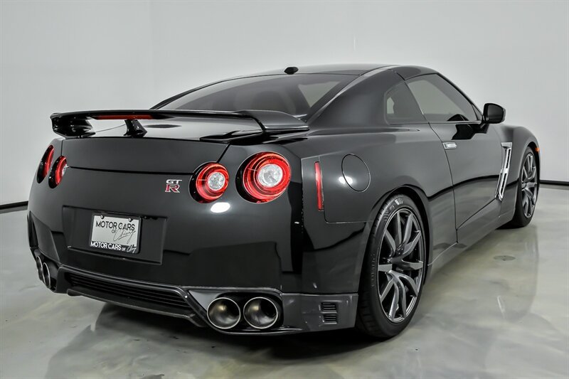 Used 2015 Nissan GT-R Premium AWD/4WD image 9