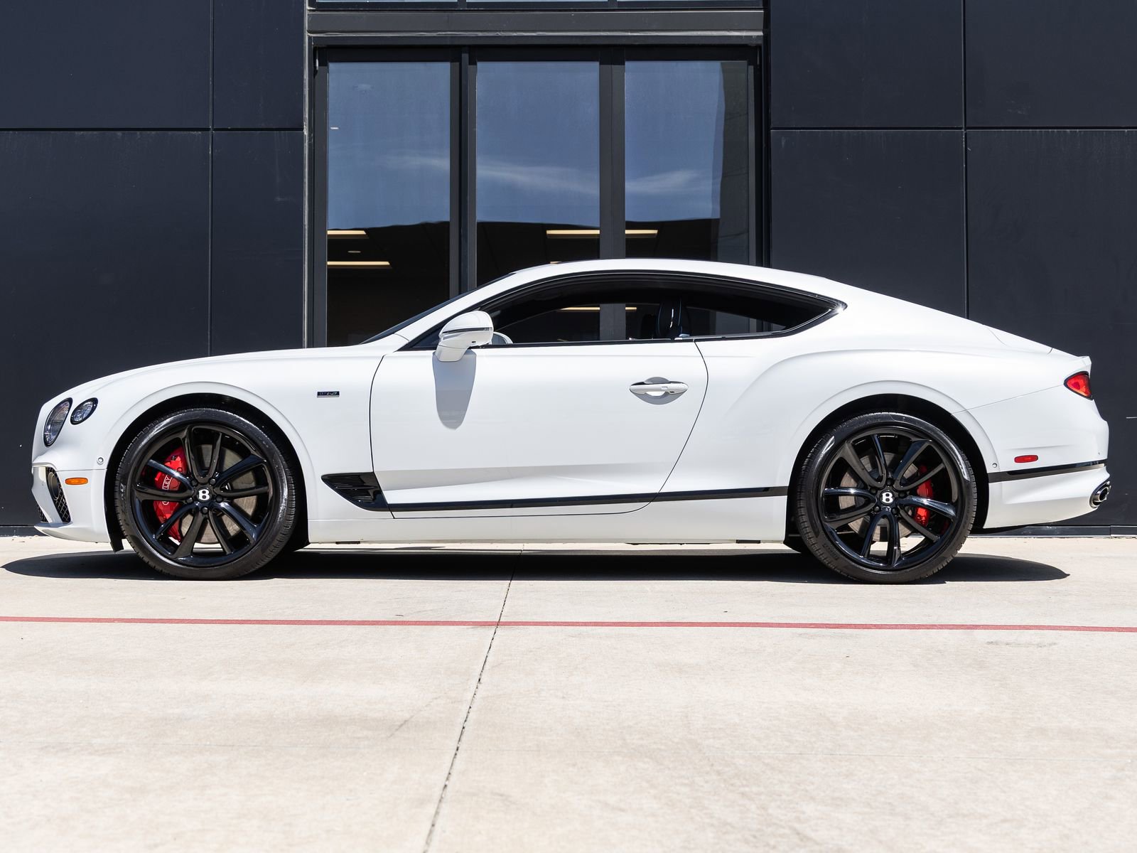 Used 2024 Bentley Continental GT image 9