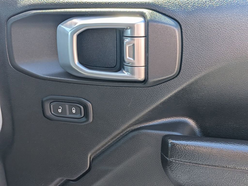 Used 2025 Jeep Wrangler Unlimited Rubicon w/ Convenience Group image 35