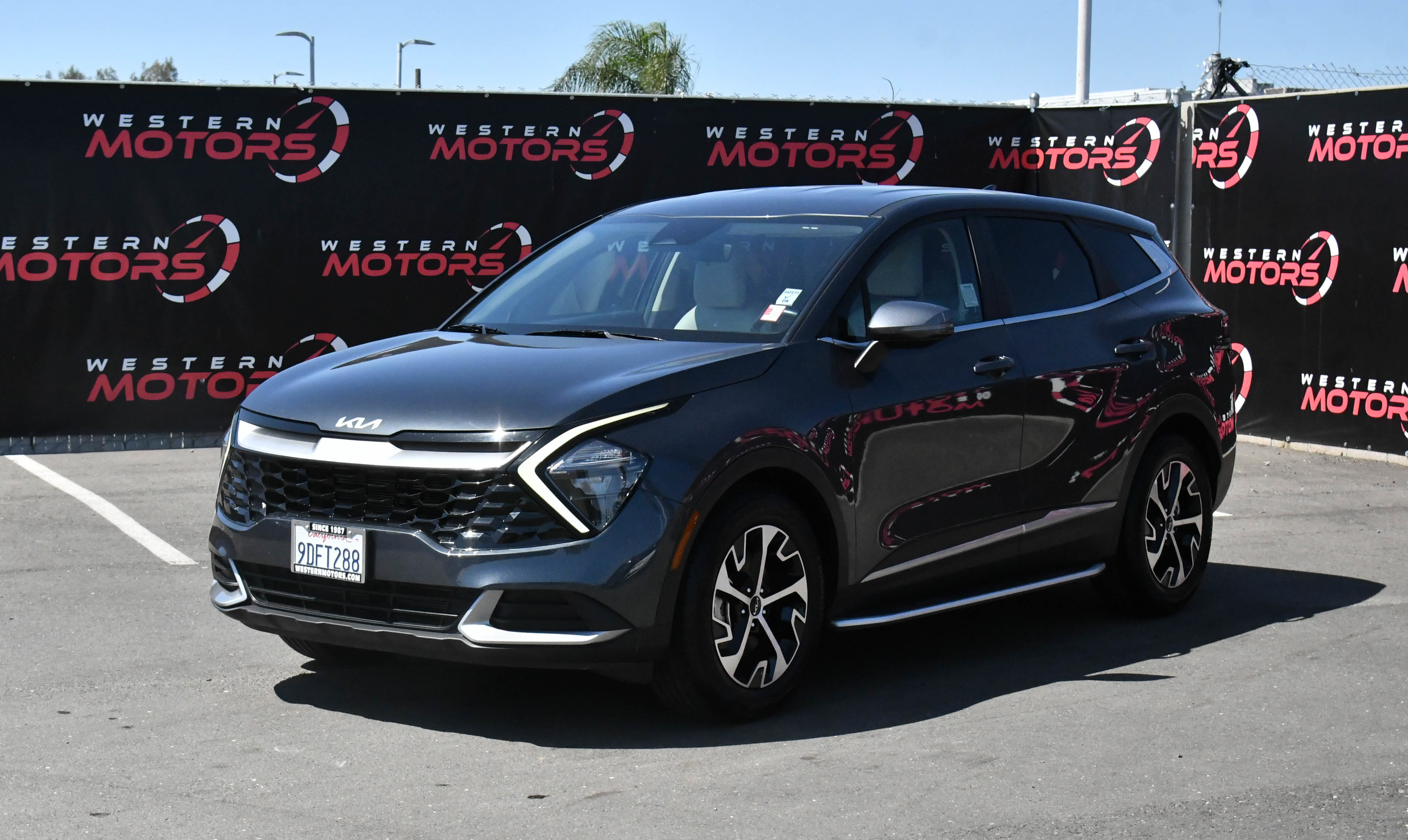 Used 2023 Kia Sportage EX FWD image 3