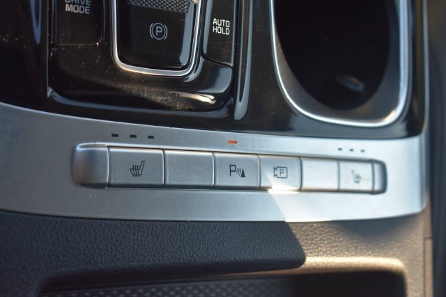 Used 2024 Kia Carnival EX FWD image 25