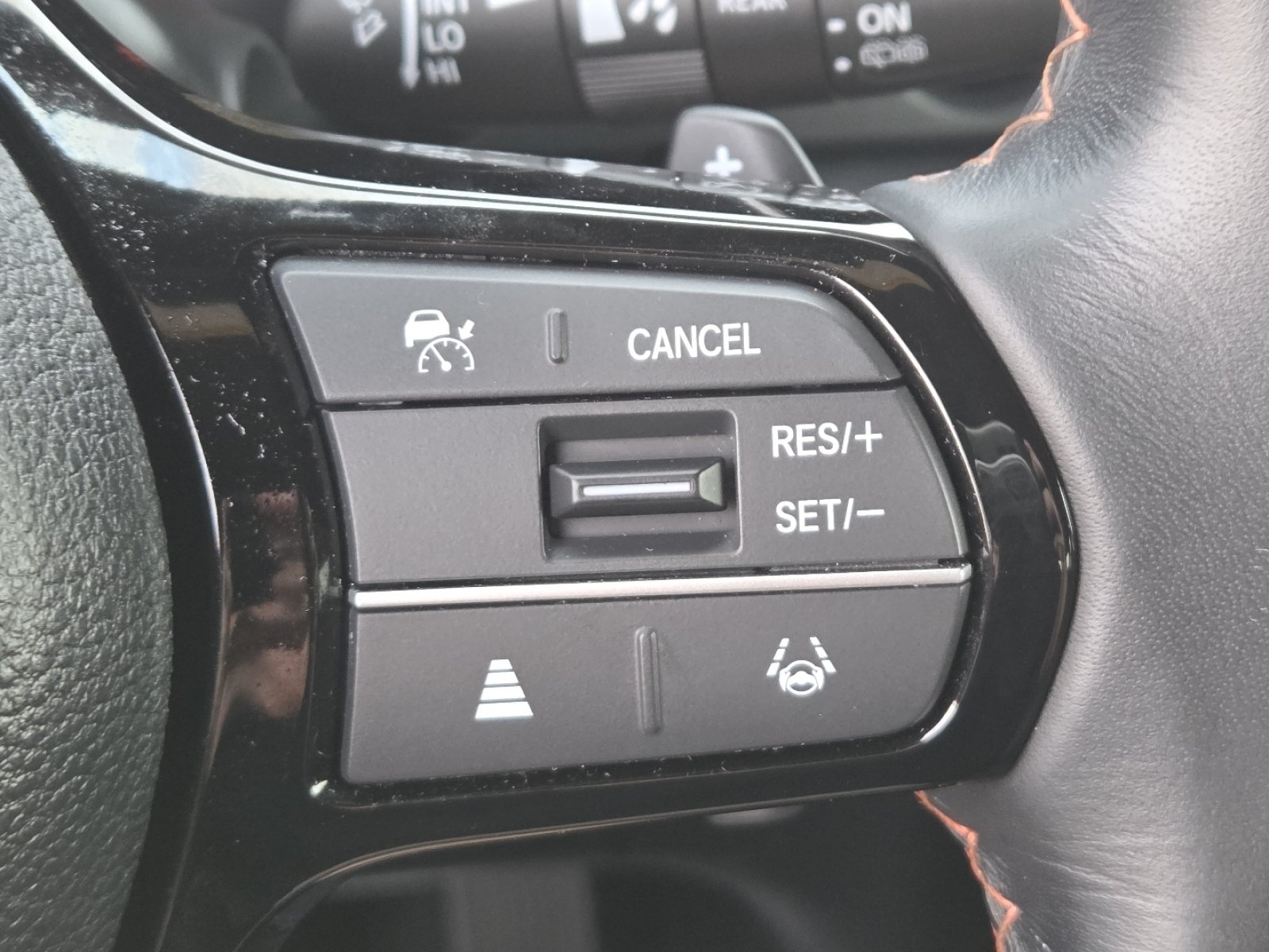 Used 2025 Honda Pilot Sport image 7