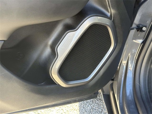 Certified 2022 Jeep Renegade Latitude w/ Convenience Group image 13