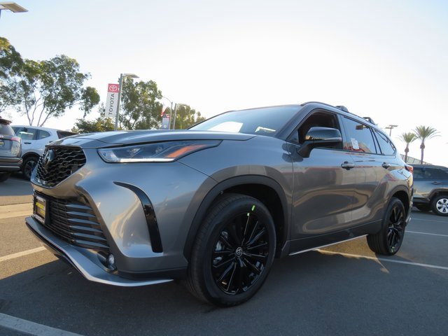 New 2026 Toyota Highlander XSE image 3