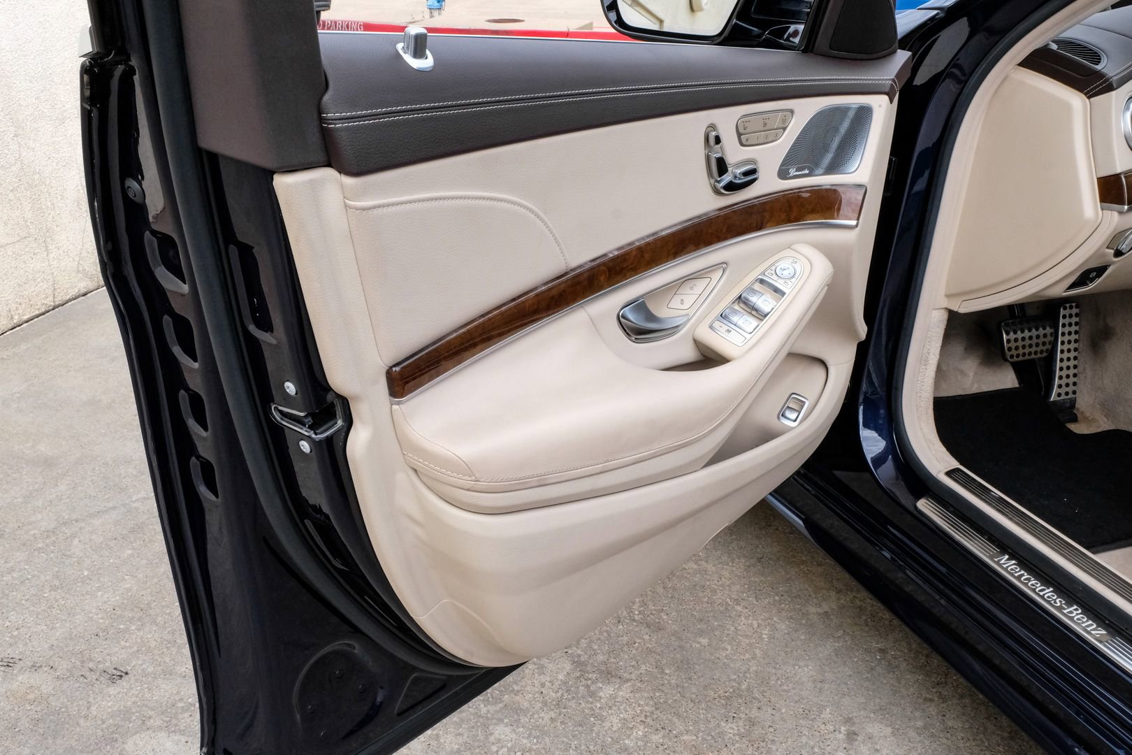 Used 2015 Mercedes-Benz S 550 Sedan w/ Sport Package image 42