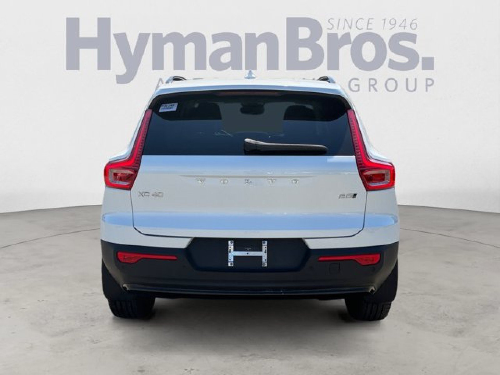 Used 2023 Volvo XC40 B5 Plus AWD/4WD image 4