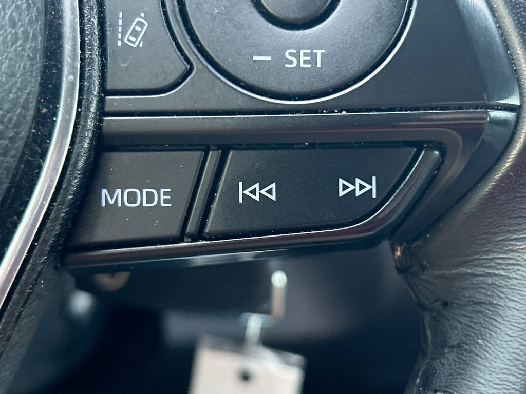 Used 2020 Toyota Camry SE FWD image 17