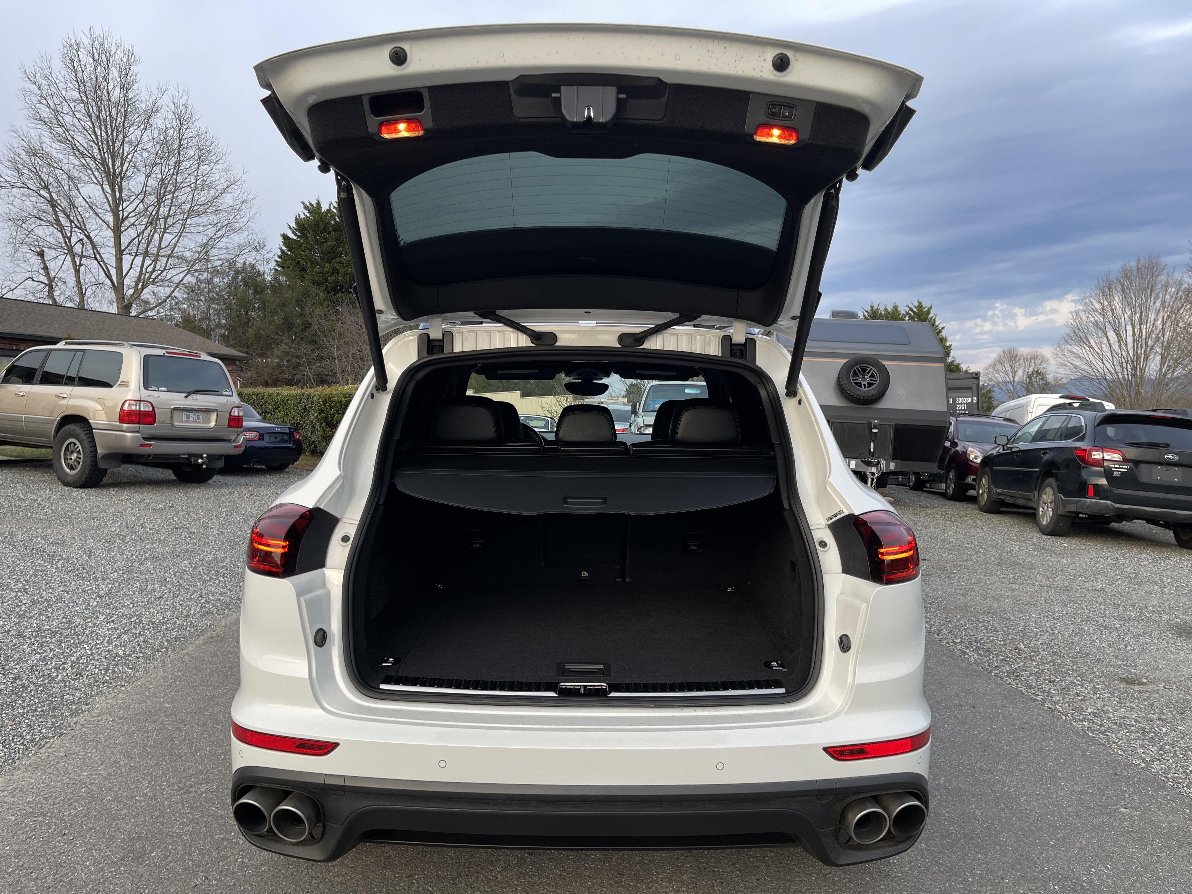 Used 2018 Porsche Cayenne S Platinum image 14