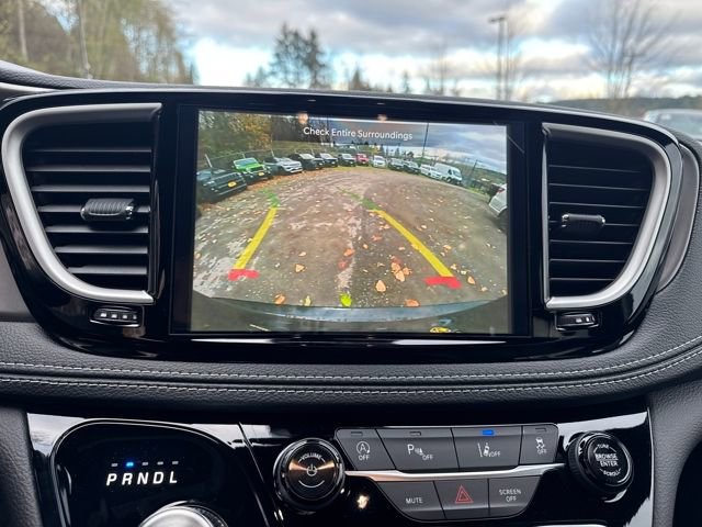 New 2026 Chrysler Pacifica Select AWD/4WD image 25