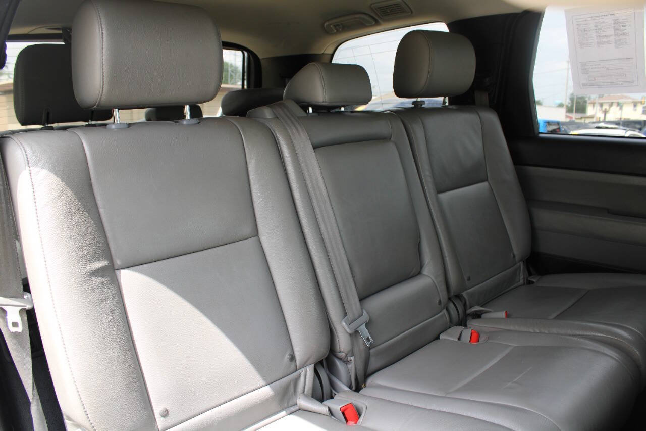 Used 2017 Toyota Sequoia SR5 AWD/4WD image 11