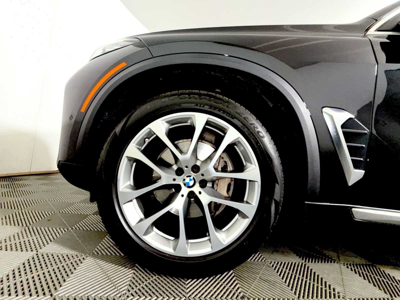 Used 2024 BMW X5 xDrive40i w/ Parking Assistance Package AWD/4WD image 8