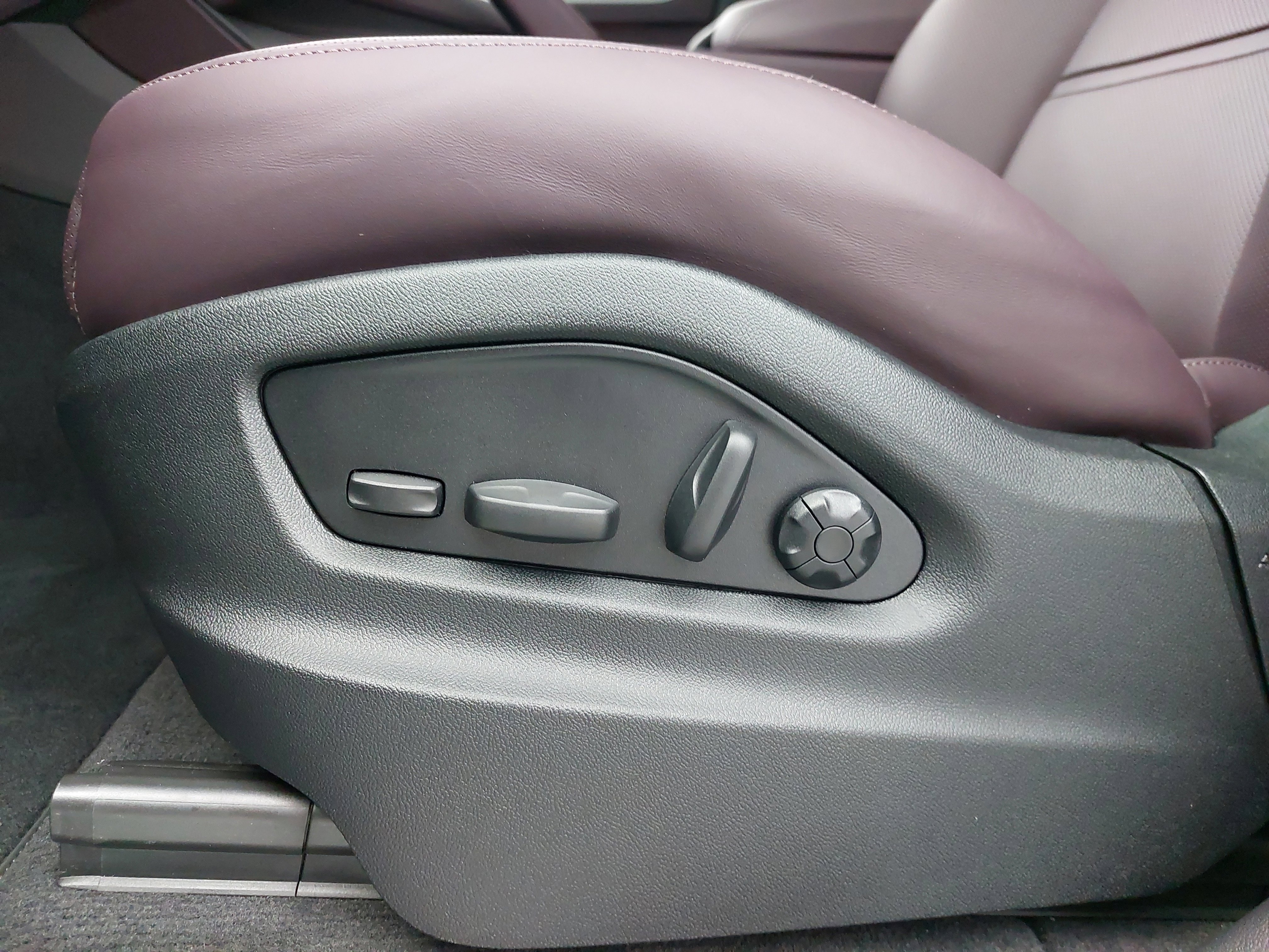 New 2025 Porsche Cayenne image 31