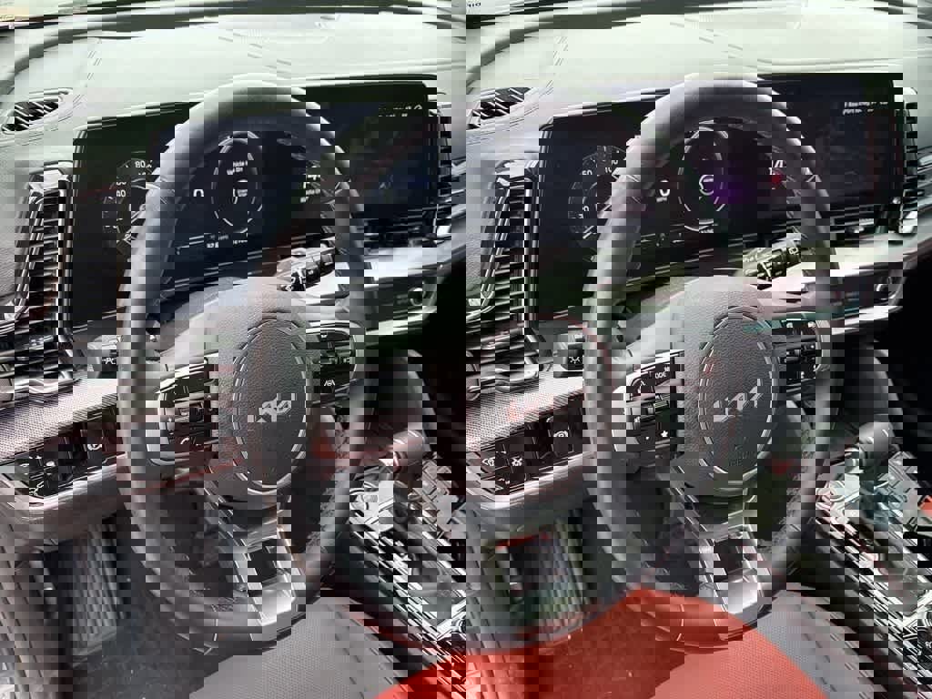 Used 2024 Kia Sportage SX image 12