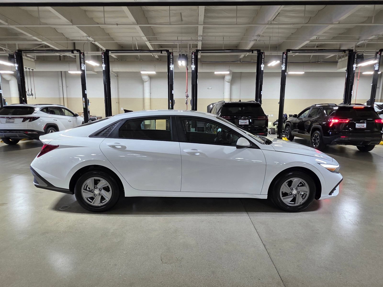 Used 2026 Hyundai Elantra SE FWD image 8