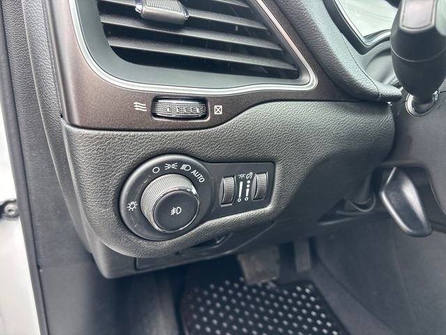 Used 2022 Jeep Cherokee Trailhawk image 14