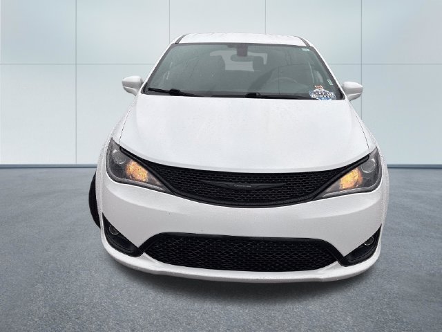 Used 2020 Chrysler Pacifica Touring w/ S Appearance Package FWD image 6