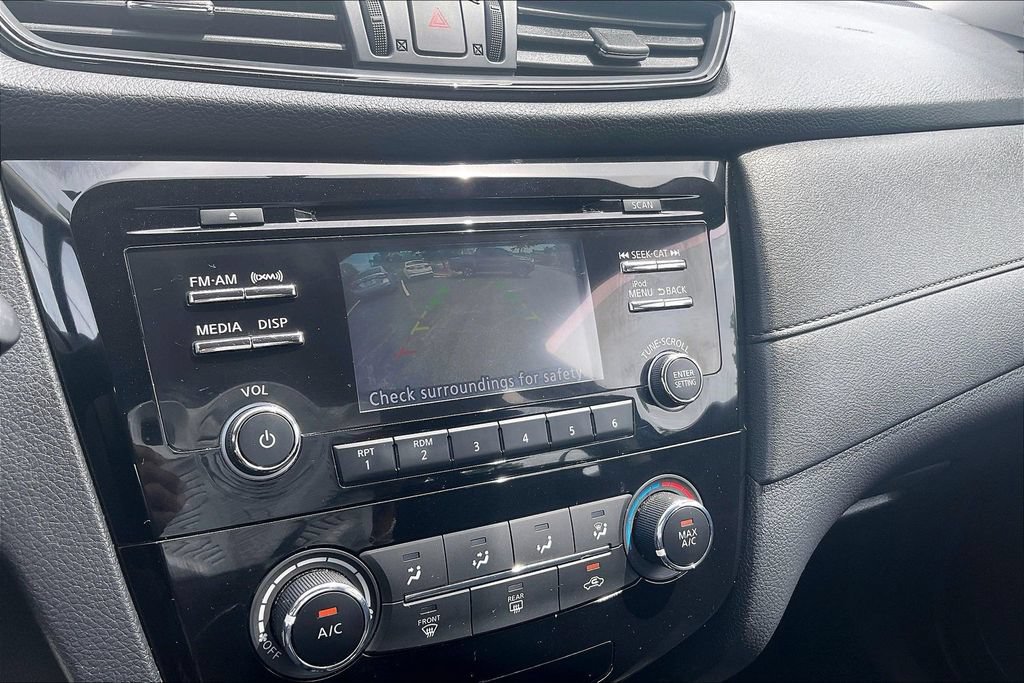 Used 2017 Nissan Rogue S AWD/4WD image 24