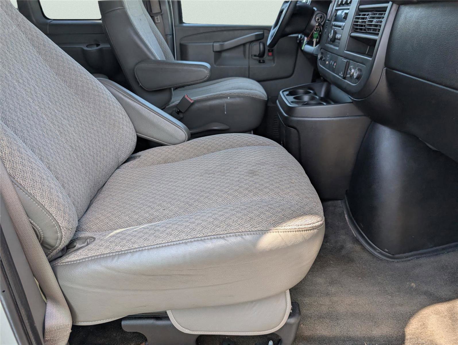 Used 2017 Chevrolet Express 3500 LT w/ LT Preferred Equipment Group image 34