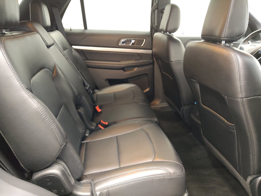 Used 2018 Ford Explorer XLT w/ Equipment Group 202A FWD image 19