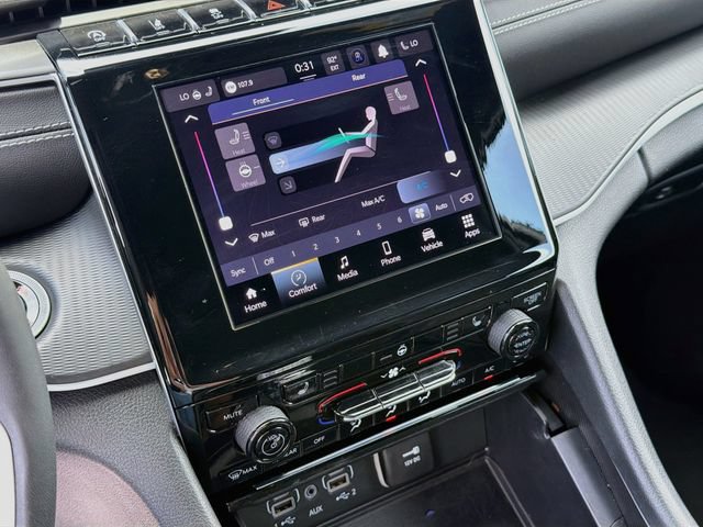 Used 2024 Jeep Grand Cherokee L Altitude RWD image 16
