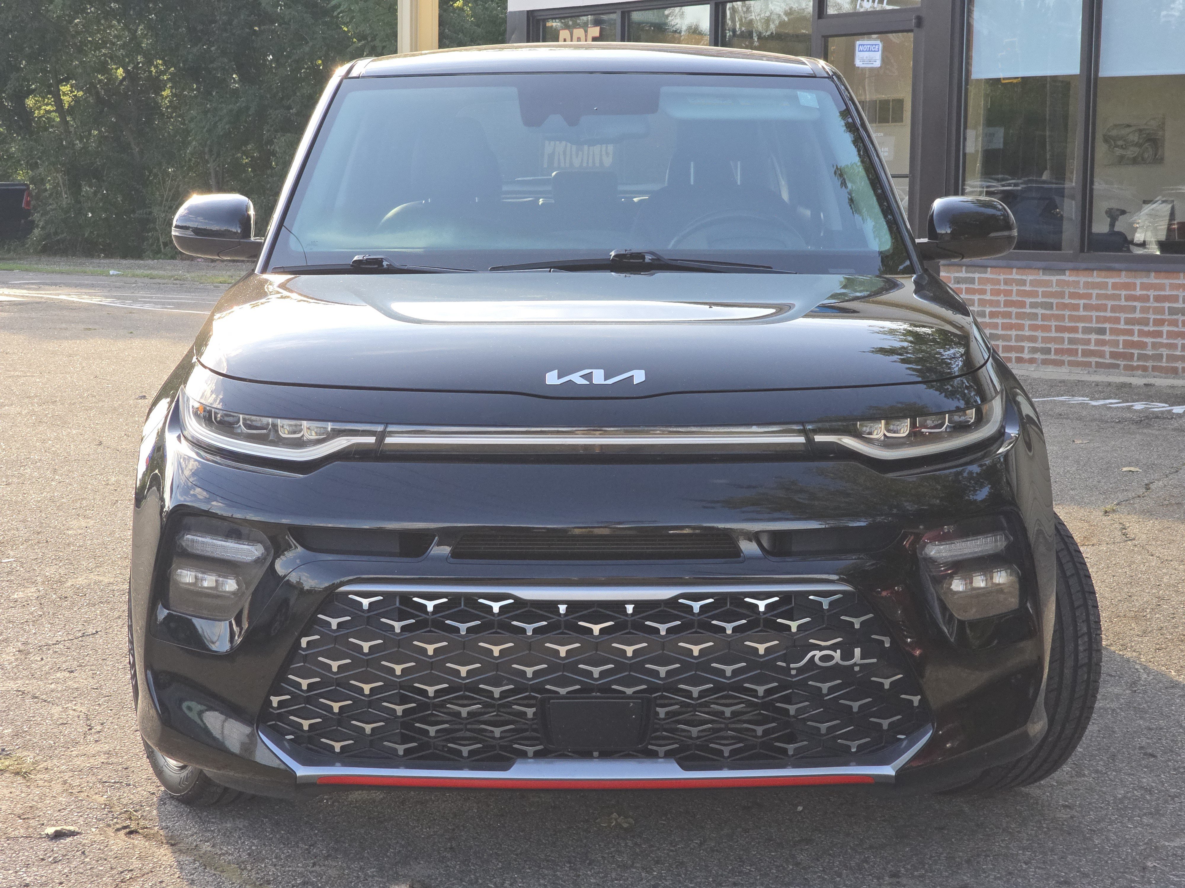 Used 2022 Kia Soul Turbo FWD image 2