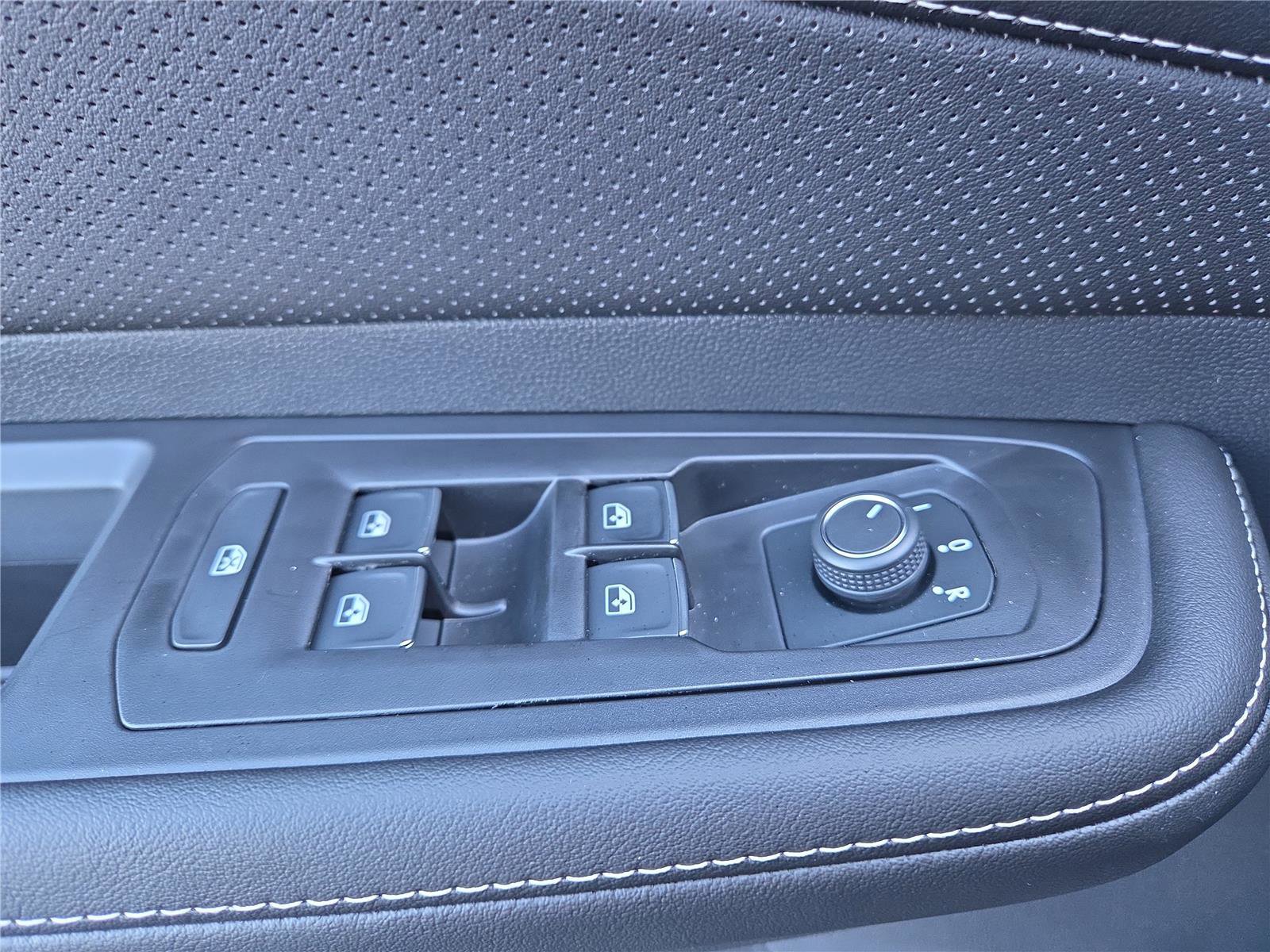 New 2026 Volkswagen Atlas SE image 13