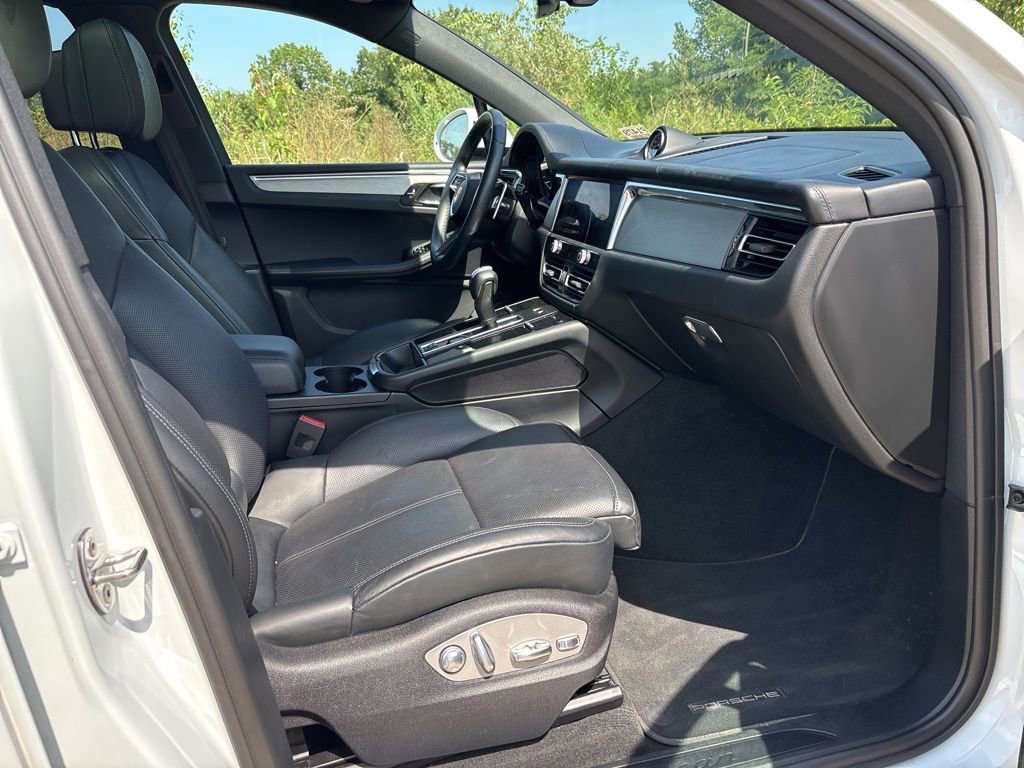 Used 2023 Porsche Macan Turbo image 14