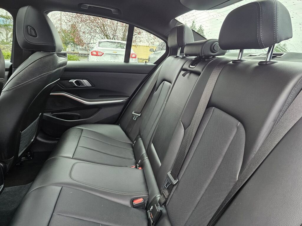 Used 2022 BMW 330i xDrive Sedan w/ Premium Package 2 image 21