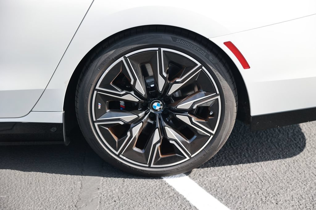 Used 2025 BMW i7 M70 w/ Executive Package AWD/4WD image 10