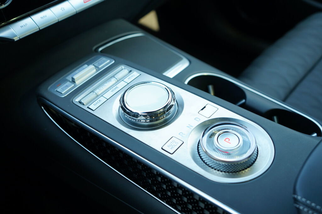 Used 2025 Genesis GV70 3.5T Sport w/ Sport Prestige Package image 29